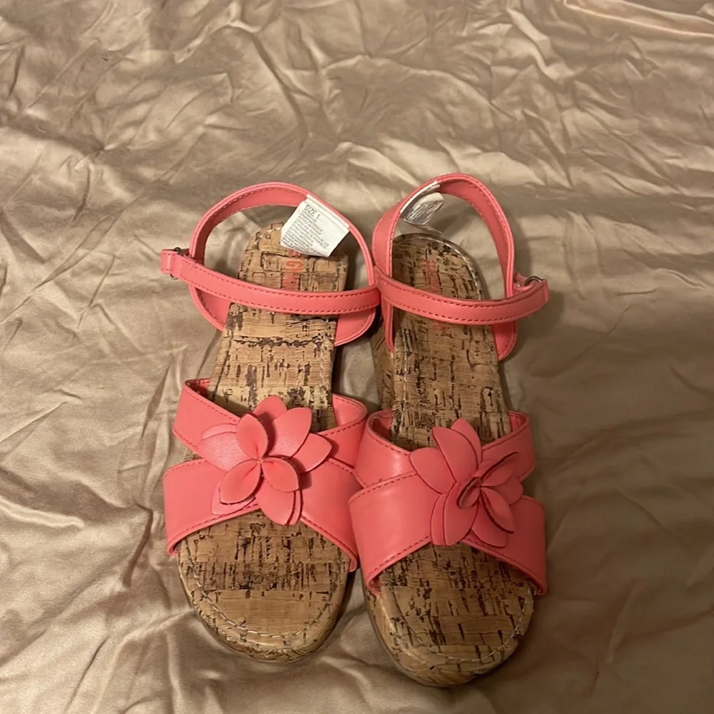Adorable girls wedges. Size 1. EUC - Picture 3 of 6